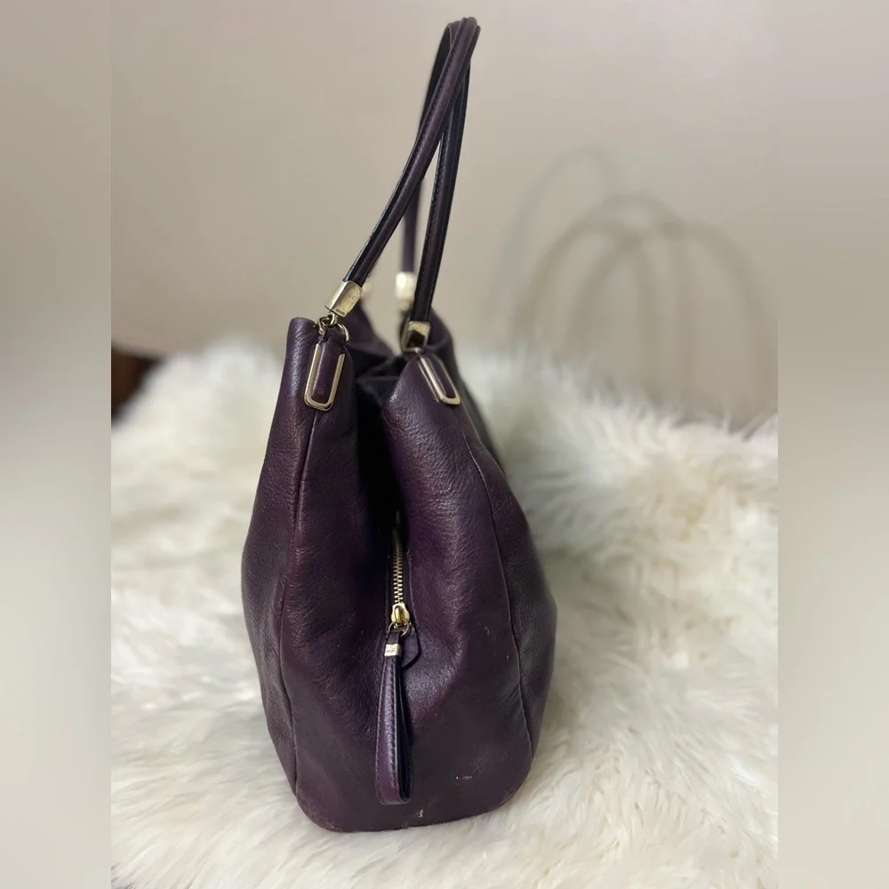 Coach chic versatile